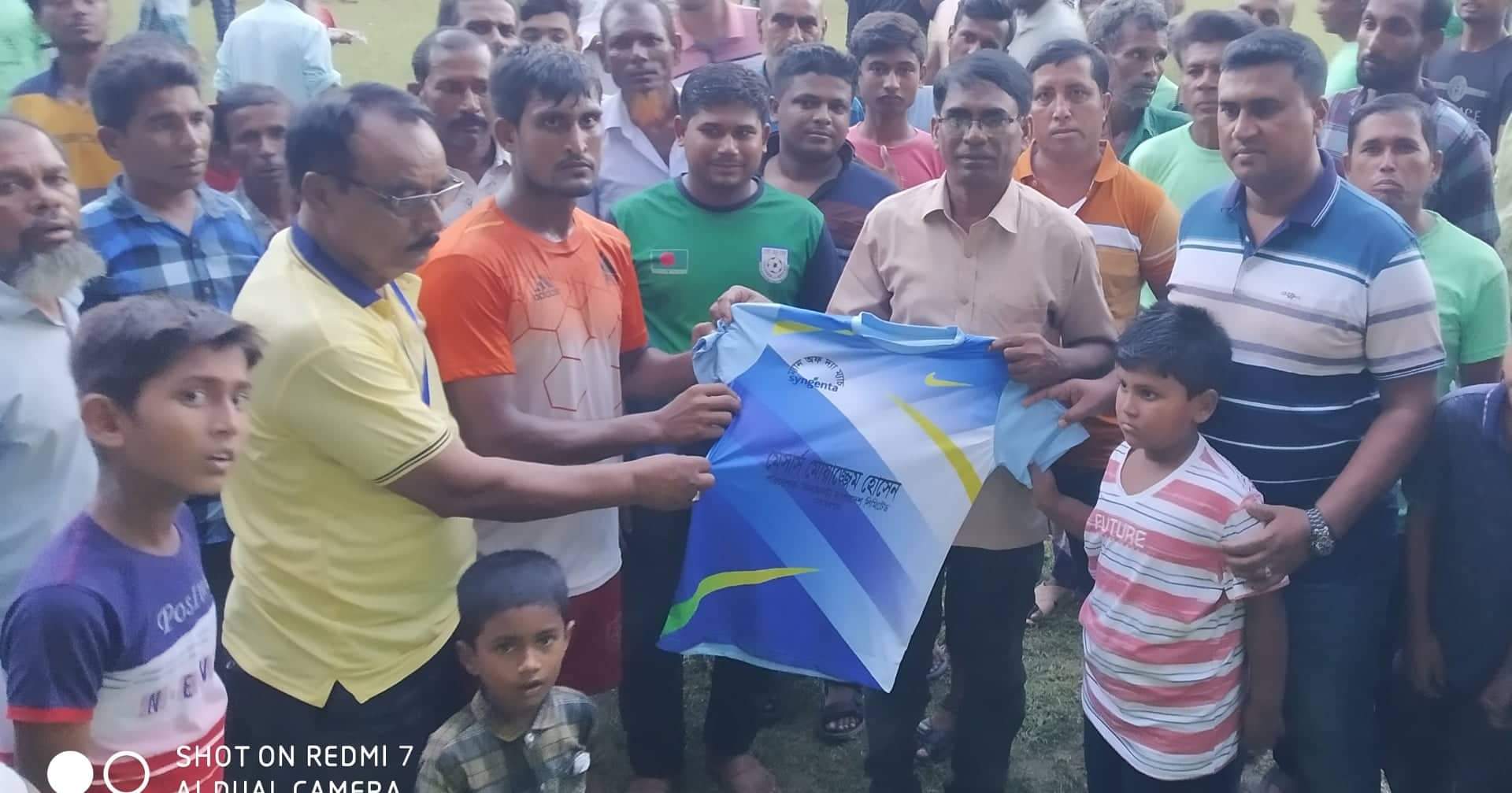 ঝাউবাড়িয়া ফুটবল টুর্ণামেন্টে কামদেবপুর সেমিফােইনালে