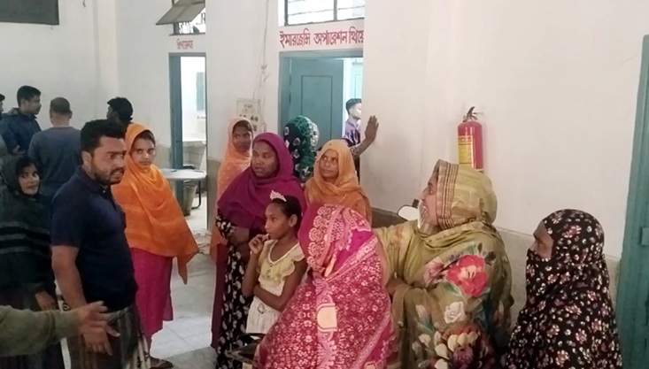 গাংনীতে জমি দখল নিয়ে সংঘর্ষে আহত ৪, ট্রাক্টরে অগ্নিসংযোগ