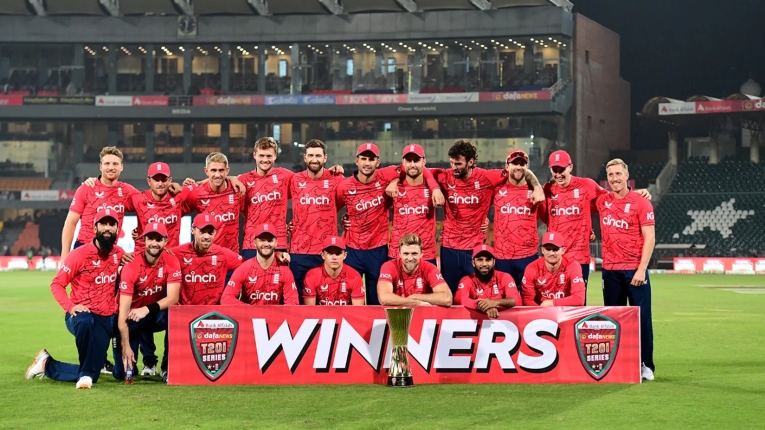 পাকিস্তানকে উড়িয়ে সিরিজ ইংল্যান্ডের