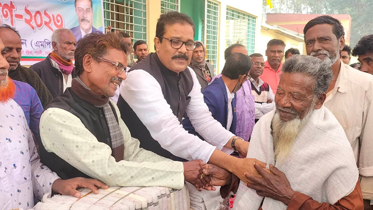 গাংনীতে শীত বস্ত্র বিতরণ