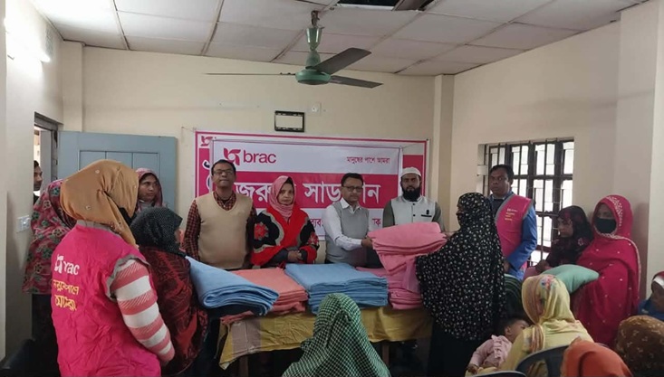 খোকসায় ব্র্যাকের উদ্যোগে শীতবস্ত্র বিতরণ