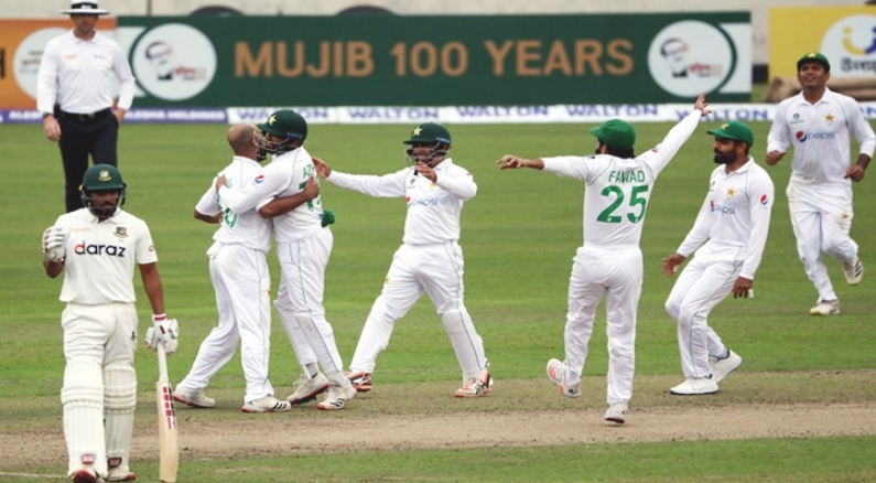 আত্মঘাতী ব্যাটিংয়ে বিপদে বাংলাদেশ