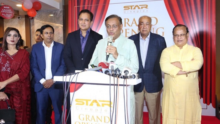 বছরে ১০-১২টা হিন্দি ছবি আসলে আমার আপত্তি নেই: তথ্যমন্ত্রী