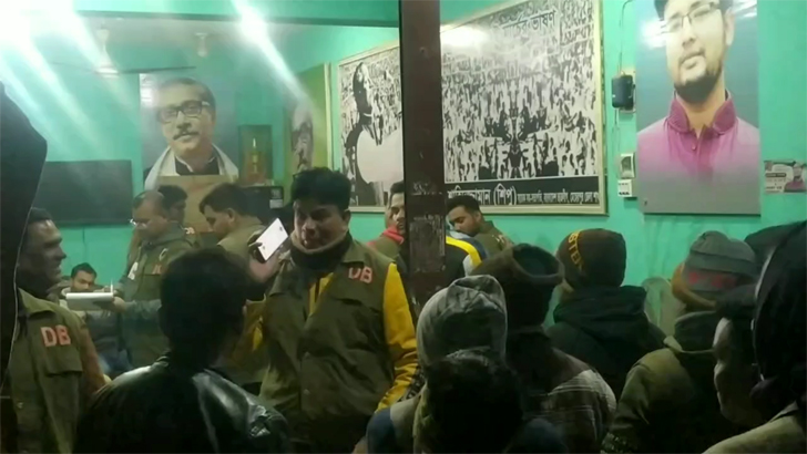 অনলাইন জুয়ার সাথে জড়িত সন্দেহে ছাত্রলীগ নেতা শিপু সহ ৬ জন আটক