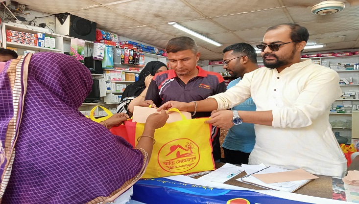 বাড়ি মেহেরপুর গ্রুপের ঈদ উপহার বিতরণ